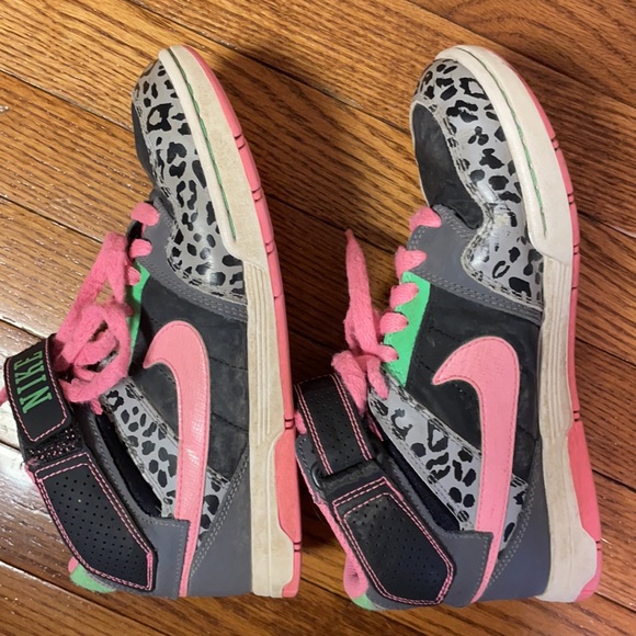 Nike high tops pink & gray leopard print size 4.5Y - Picture 8 of 9